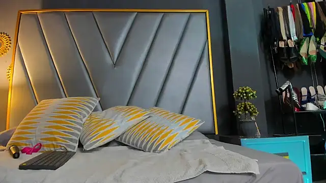 BrendaAdams  online show from February 3, 10:31 am