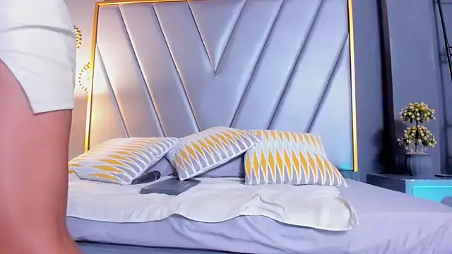 BrendaAdams  online show from February 23, 11:11 am