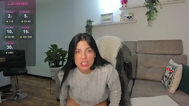 Snapshot of Arya_33 chatting on December 16, 11:28 pm Arya 33 online show from December 16, 11:28 pm