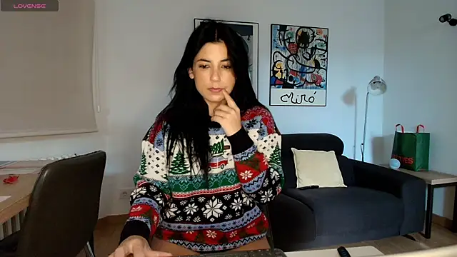 Snapshot of Arya_33 chatting on December 2, 9:11 am Arya 33 online show from December 2, 9:11 am