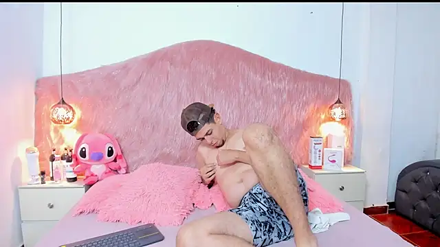 Derek and Skarlet online show from November 2, 1:49 pm