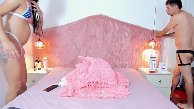 Derek and Skarlet online show from October 28, 7:24 pm