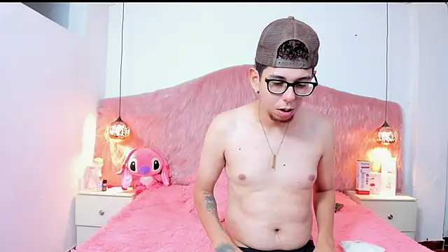 Derek and Skarlet online show from November 15, 2:32 pm