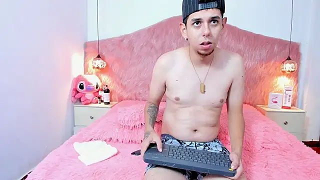 Derek and Skarlet online show from January 7, 4:45 pm