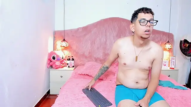 Derek and Skarlet online show from December 4, 2:49 pm