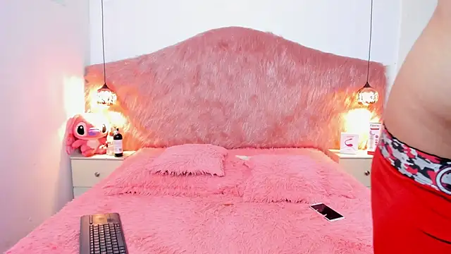 Derek and Skarlet online show from January 10, 4:02 pm