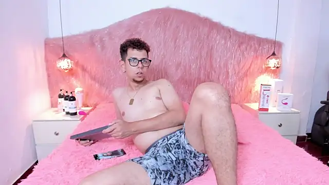 Derek and Skarlet online show from October 24, 7:02 pm