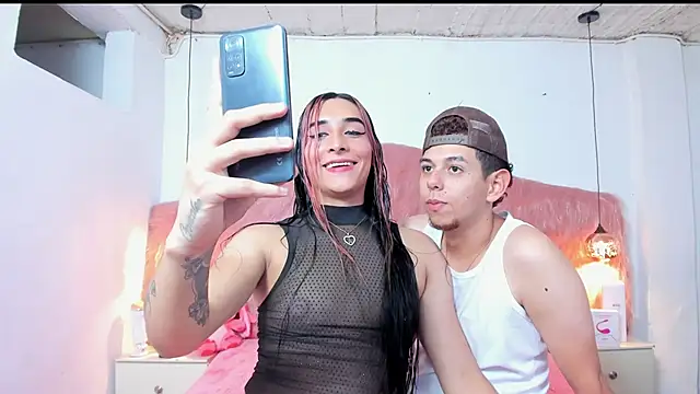 Derek and Skarlet online show from November 5, 7:50 pm