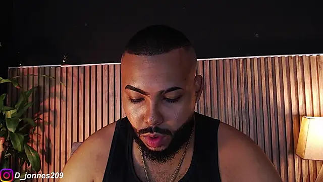 Snapshot of DilanJonnes_ chatting on September 13, 10:43 pm DilanJonnes online show from September 13, 10:43 pm
