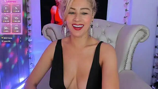 Snapshot of Isabelhot1 chatting on July 7, 6:44 pm Isabelhot1 online show from July 7, 6:44 pm