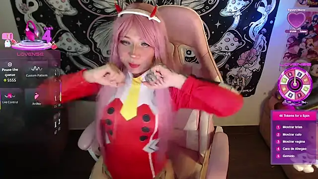 GamerCarrie online show from October 31, 8:11 am