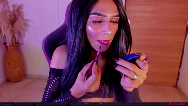 carolinemiller7 online show from December 17, 8:25 pm