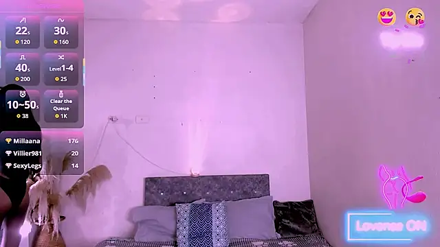 carolinemiller7 online show from March 22, 9:49 pm