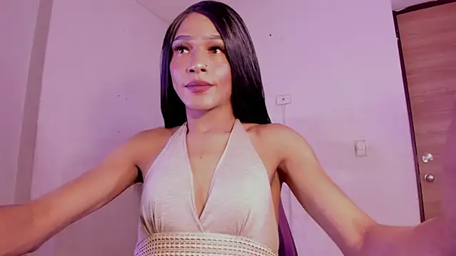 carolinemiller7 online show from December 23, 4:45 am