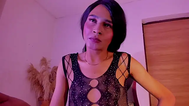 carolinemiller7 online show from December 14, 8:14 pm