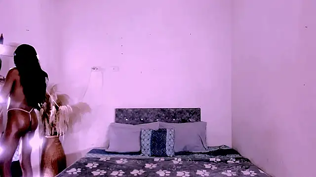 carolinemiller7 online show from April 5, 2:51 am