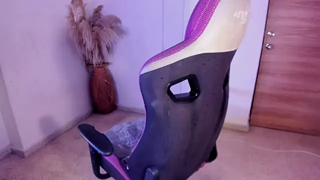 carolinemiller7 online show from December 5, 7:07 am