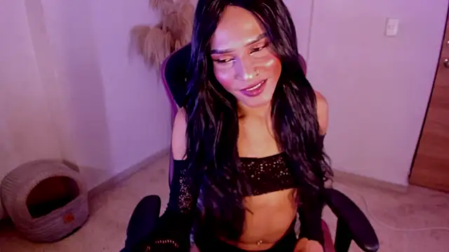 carolinemiller7 online show from January 7, 6:51 am