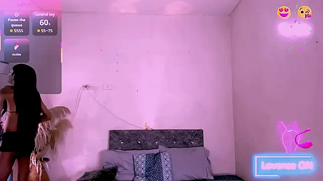 carolinemiller7 online show from March 28, 5:19 am