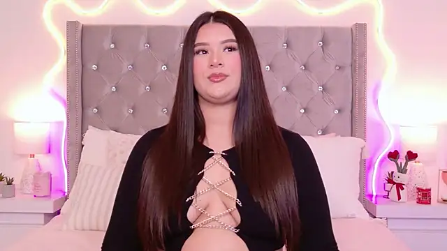 JuliaSUMMERS2022 online show from February 13, 11:05 pm