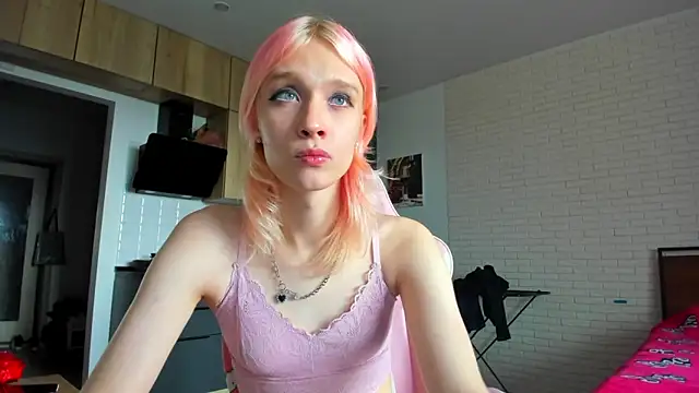 Snapshot of _Alice_Kitty chatting on June 22, 9:17 am Alice Kitty online show from June 22, 9:17 am