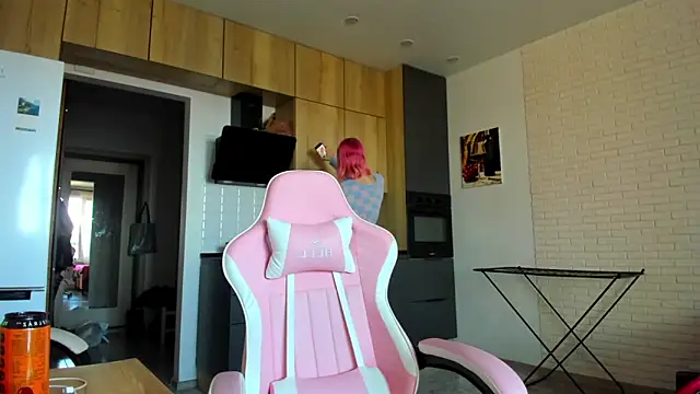  Alice Kitty online show from April 3, 1:17 pm