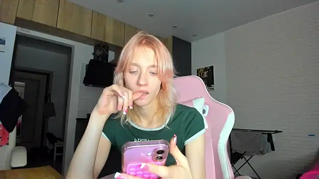 Snapshot of _Alice_Kitty chatting on February 17, 7:33 pm Alice Kitty online show from February 17, 7:33 pm