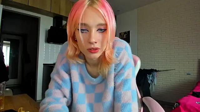 Snapshot of _Alice_Kitty chatting on June 18, 8:57 am Alice Kitty online show from June 18, 8:57 am