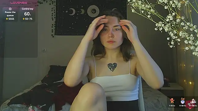 Snapshot of Aurora_workerr chatting on February 14, 2:07 am Aurora workerr online show from February 14, 2:07 am
