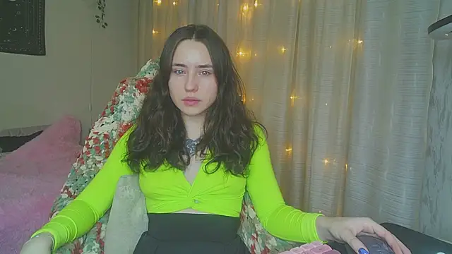 Snapshot of Aurora_workerr chatting on February 1, 1:31 pm Aurora workerr online show from February 1, 1:31 pm