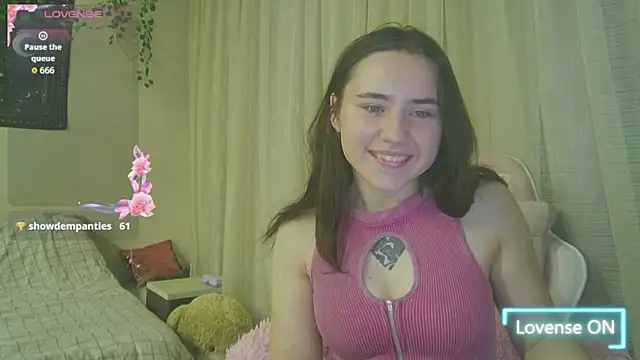 Snapshot of Aurora_workerr chatting on February 19, 2:25 pm Aurora workerr online show from February 19, 2:25 pm