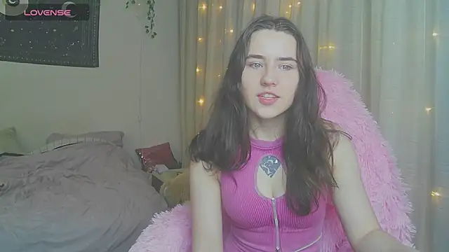 Snapshot of Aurora_workerr chatting on February 14, 2:39 pm Aurora workerr online show from February 14, 2:39 pm