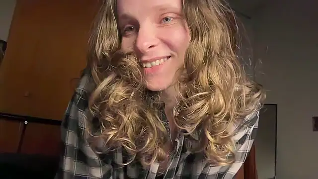 MikkyMoony online show from October 25, 7:25 pm