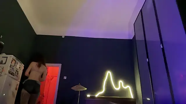 MikkyMoony online show from October 9, 7:03 pm