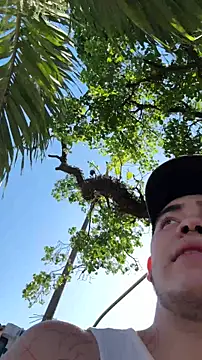 Snapshot of hellofmike chatting on December 15, 1:50 pm hellofmike online show from December 15, 1:50 pm