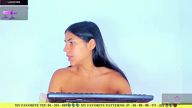 AriannaLewiis online show from April 22, 7:53 pm