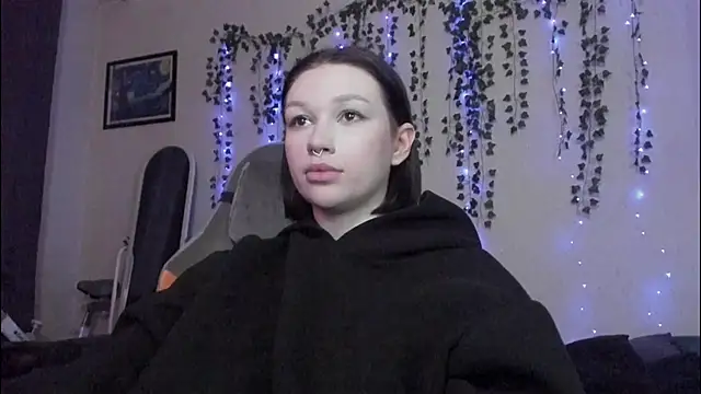 Emmy m00n online show from December 3, 9:50 am