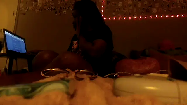 Snapshot of EbonyFetishQueen chatting on September 11, 1:11 pm EbonyFetishQueen online show from September 11, 1:11 pm