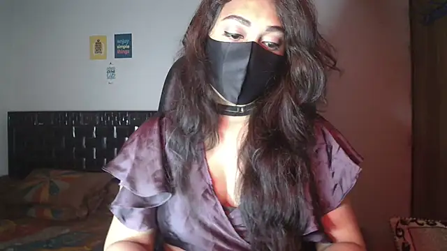 Most-Beautiful-Queen online show from November 15, 7:51 pm