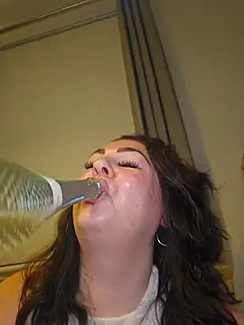 Snapshot of Britishbella chatting on February 22, 1:30 am Britishbella online show from February 22, 1:30 am