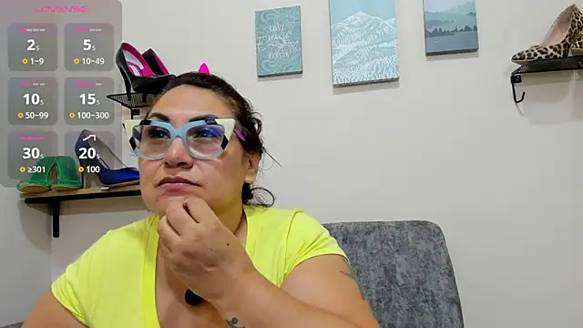 Karo 11  online show from November 26, 12:21 am