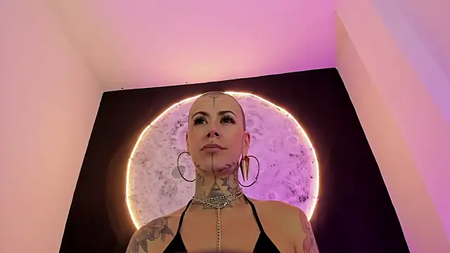 GinebraaFox  online show from March 10, 5:50 pm