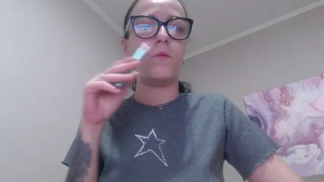 Snapshot of IzabelllNoir chatting on June 25, 5:56 am IzabelllNoir online show from June 25, 5:56 am