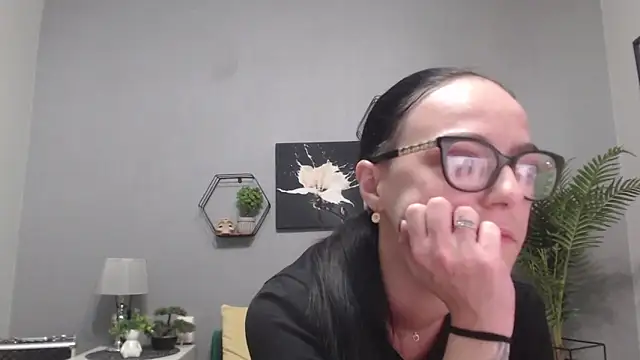 IzabelllNoir online show from May 15, 5:38 am
