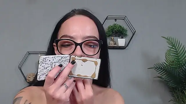 IzabelllNoir online show from May 14, 7:27 am