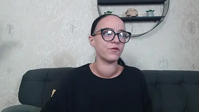 IzabelllNoir online show from November 8, 8:18 am