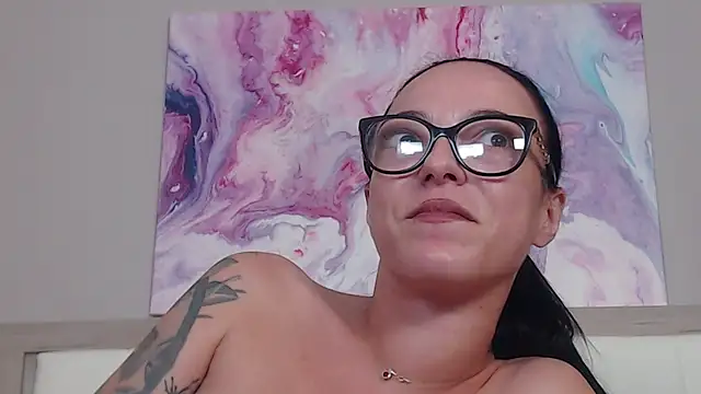 Snapshot of IzabelllNoir chatting on June 28, 3:51 pm IzabelllNoir online show from June 28, 3:51 pm