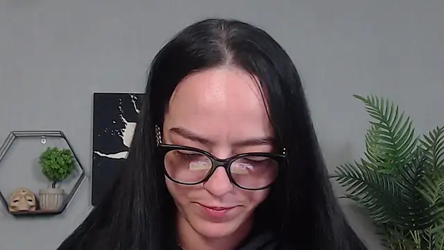 IzabelllNoir online show from May 13, 5:47 am