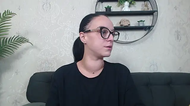 IzabelllNoir online show from November 14, 7:56 am