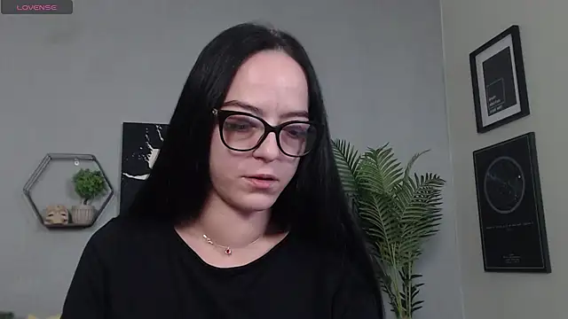 IzabelllNoir online show from April 4, 7:15 am